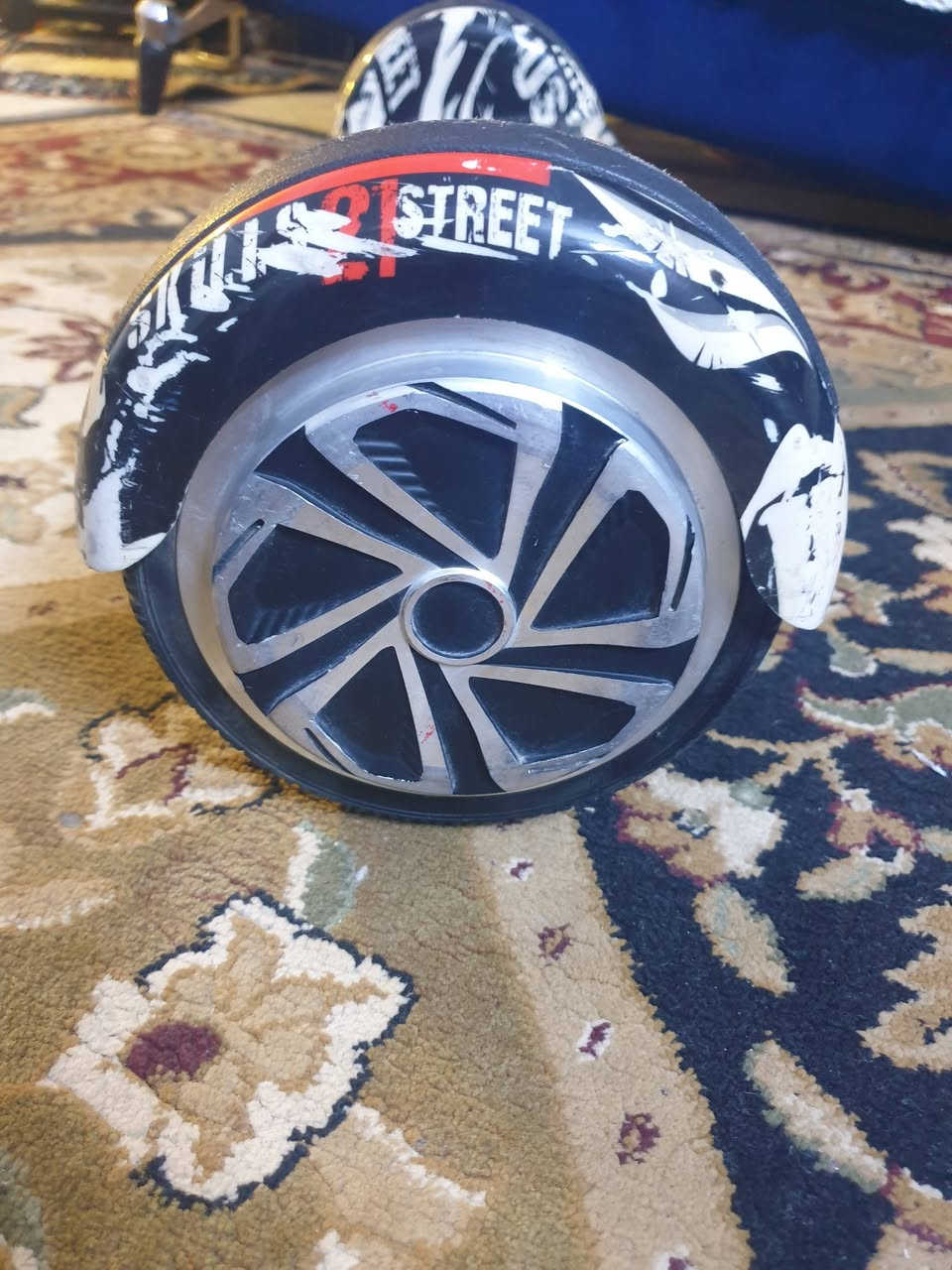 السلام عليكم سكوتر ذكي للبيع سعر ٣٥ وبي مجال للشراي كدامكم موضح بل صوره موشم .....نقص.... شاحنه سكوتر متروك ماعرف كلشي عليه مكاني بغداد حي جهاد الضباط ...رقم تلفوني...*********** بي واتساب......
