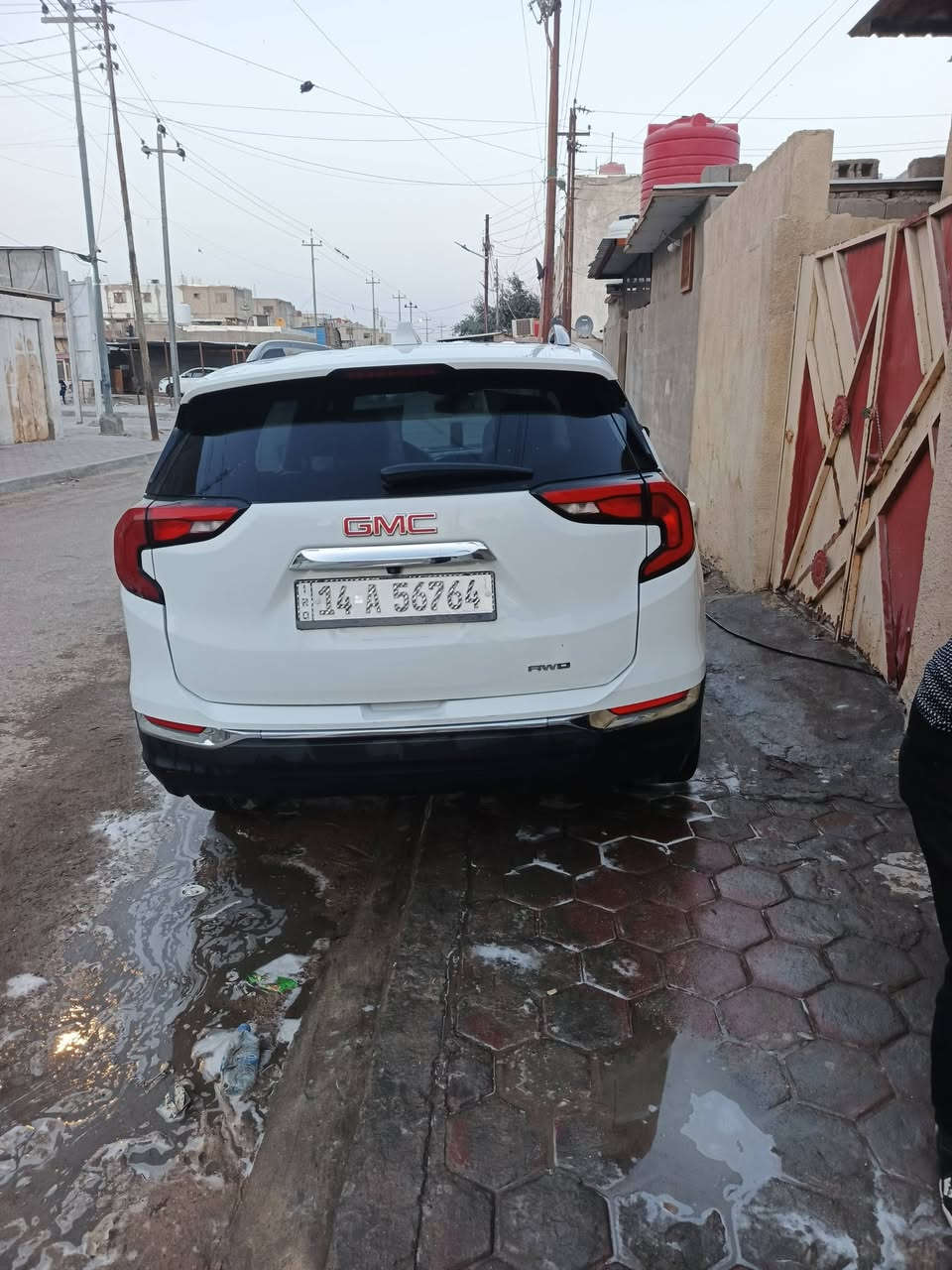 السلام عليكم جمسي تيران 2020 GMC
وارد امريكي 
 مواصفات SLT

{1} محرك 4 سلندر 1500تيربو 

{2} كشنات مخمل  اسود  (اصل)

{3} كاميرا دواره ستيرن

{4} شاشه كبيره (ايباد) للتحكم في ايعازات السياره

{5} تبريد قطعتين امامي خلفي

{6} لايت زنون + كشاف+ حاجب زنون

{7} عداد المسافات 

{8} منافذ USB امامي خلفي

{9} سستم صوت متكامل

{10} تحكم سترين جهتين

{11} نضام ABS مانع انزلاق

{12} كشنات كهرباء

  {13} بصمة 4 باب

{14} فور ويل 

{15} كشنات تدفئة تبريد

 {16}  الكير جيد 

{17}  المحرك اقتصادي جيد 

{27} السيارة ذات قدرة حصانيه قويه 
ملاحظة /فقط جاملغ مصبوغ بامريكا
 يوجد بارد بسيط بالسيارة في الجاملق الخلفي والجنطة. 

السيارة باسمي وتحويل ثاني يوم 

السعر 159

الاتصال على هذا الرقم 
 ***********

‏‪
