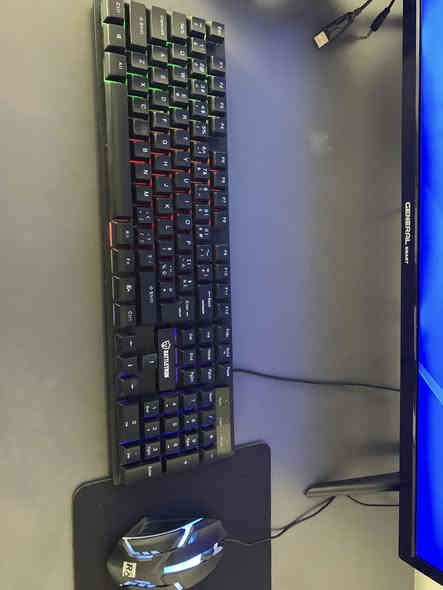 سلام عليكم اعاده نشر بسبب لوعود الكلاوجيه 😂  
بلي فور فات 512 نضيف مابي عيب يدات ثنين
بي حساب العاب  يعني بس شغل ولعب وماوس وكيبورد
سعره من الاخير 170  قفل مكاني كركوك حي العسكري 
***********
