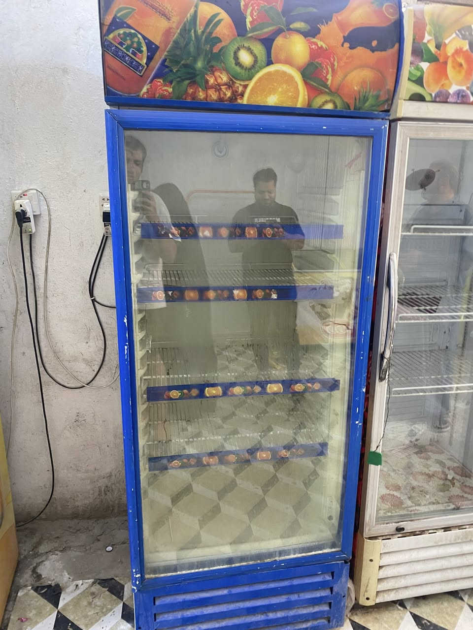 عرضات البيع بكاني. بغداد  المدينه الصدر  سعر واحده ٢٥٠  رقمي ***********
