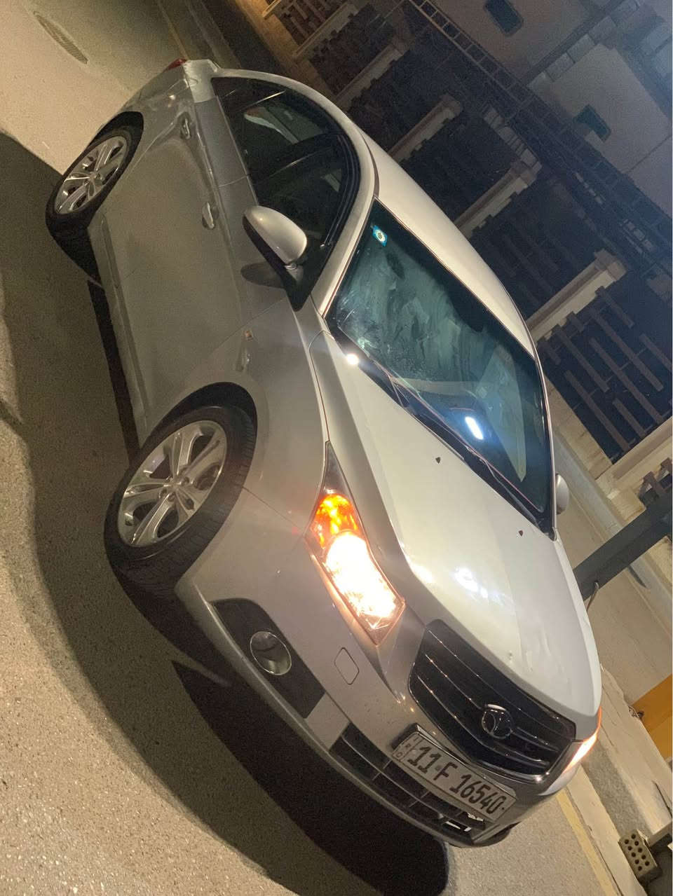 دايو لاستي 2009 
سياره لون رصاصي سلفر 
كير مكينه جديد 
تبريد ثلج بعد الحر 
صدر امامي خلفي جديد 
السياره كشره تعبانه شويه بيه جراد فقط بالجاملغ الأمامي والخلفي 
السياره رقم بغداد الجديد بإسمي 
وباقي السياره كله حلوه لون الداخل احمر واسود 
السعر 75 وبيه مجال للشراي 
***********
