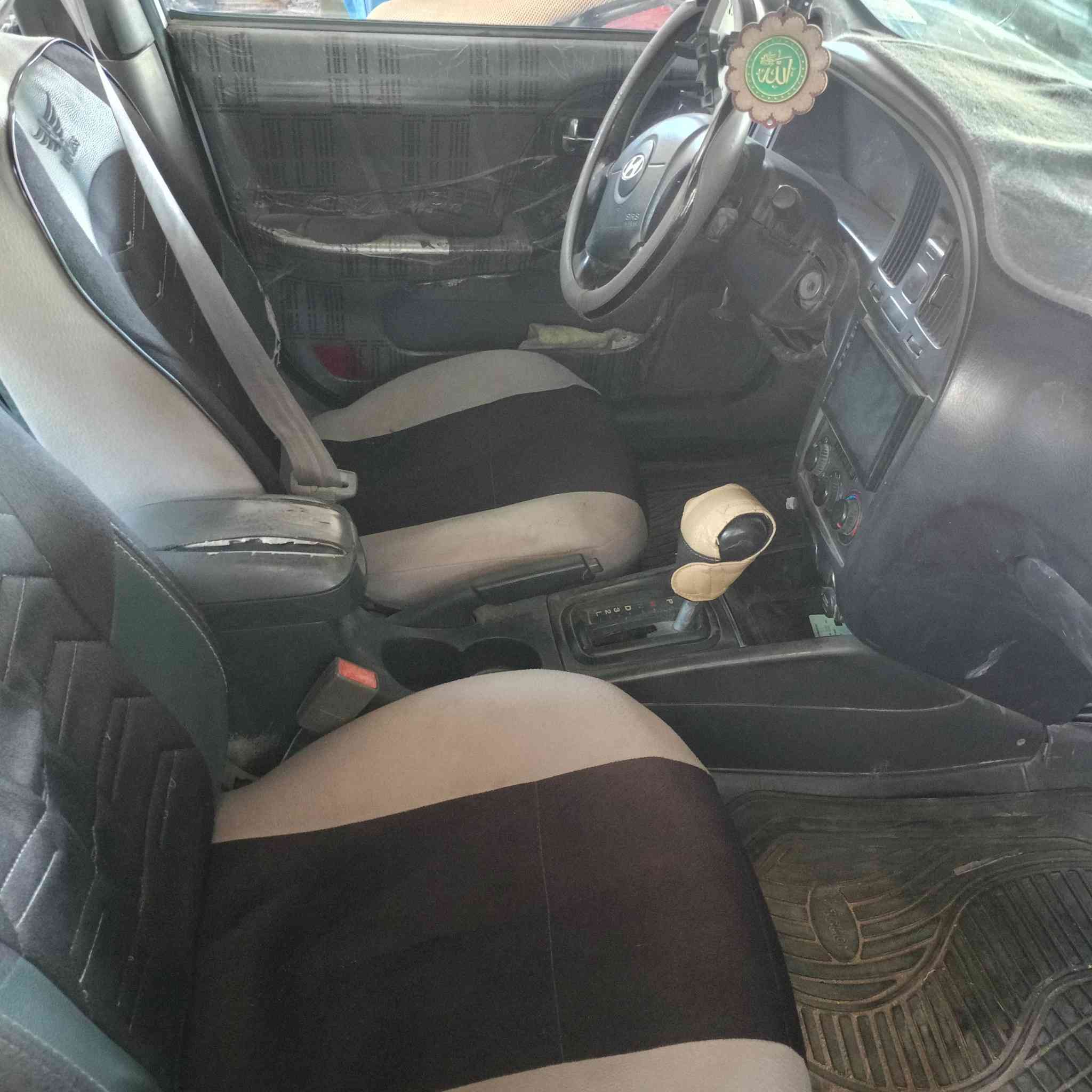 سياره الانتره 2005 ..كير محرك تمام..تبريد شغال سنتر لوك شغال.باتري جديد .. شاشه مع كامره خلفيه ..سنويه ما ساقطه....مصبوغه عام بيهه خسفه بسيطه بجاملغ الامامي الايمن..
رقم دولي ذي قار..مكاني كربلاء وراعي سياره هم من كربلاء...السعر 58 وبيهه مجال..***********
