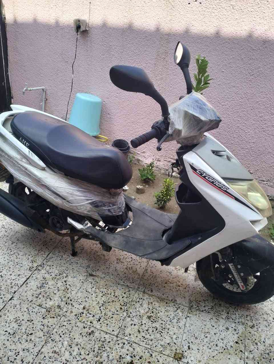 سكنس للبيع 
دراجه مكينه ممفتوحه 
سلف بلادي
كابريته بلادي 
مثل بالصورة .... السعر 300
بغداد المشتل‏‪0778 230 4831‬‏
