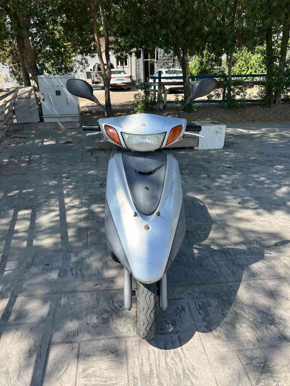 بريز نظيفة جدا السعر 650 الف عنوان ساحة عدن
***********
