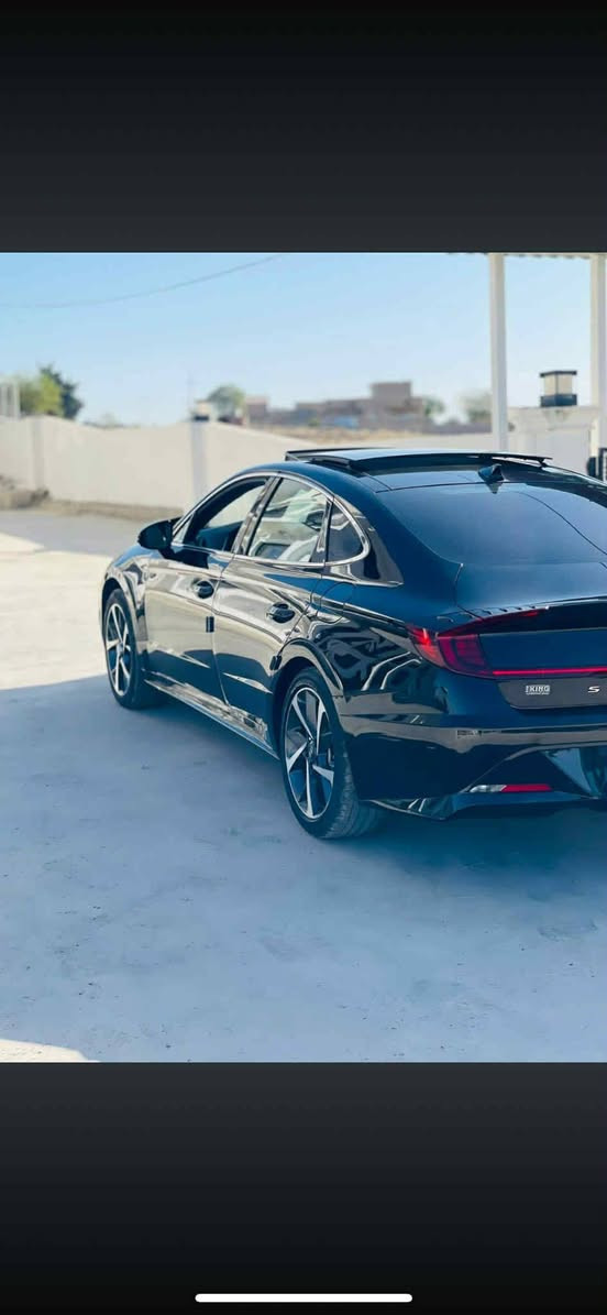 سوناتا 2023 فول مواصفات 
السياره ماشيه 16 الف مايل 
مواصفات السياره :
بنوراما ، بصمه 
تشغيل عن بعد ، بصمه ابواب
سماعات BOSE ، شاشه حجم كبير
شفتات ستيرن ، مثبت سرعه
تحديد مسار ، اوتو هولد
صندوق ذكي
كشن كهرباء ، كشنات جلد
هيتر كشنات ، هيتر ستيرن
رادار امامي ، نقطه عميه 
لايتات زنون ، بكلايت متصل
تبريد منفصل ، قطعتين تبريد خلفيه
السياره محرك 1.6turbo 
5 انضمات قياده
ويل حجم 19 كروم 
كامره خلفيه دواره 
السياره مرقم اربيل باسمي تريد تحويل او وكله 
حادثها ربع البوند صبغ
  و جملغ و باب مبدل بلادي نفس اللون
للتواصل 
*********** واتساب متوفر
مكان سياره عقره بين اربيل و دهوك اكر, نينوى
