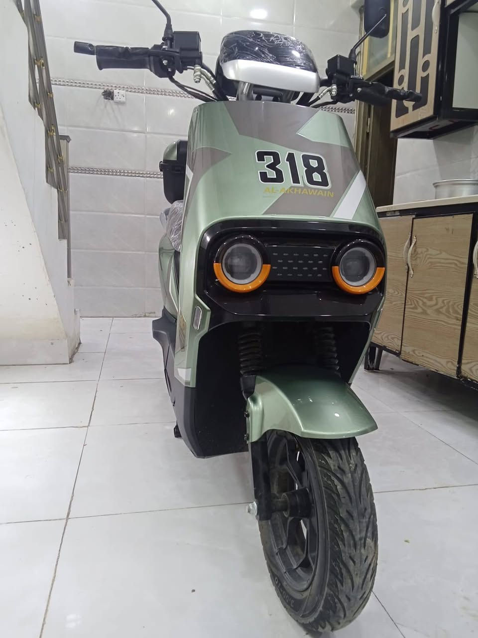 سلام عليكم دراجه شحن للبيع جديد موديل 2026 دراجه جديد بعدهه بجيسهه مال شركه بيهه 6 بطاريات سرعته 120 خير من الله مواصفات المكان حي الصحه الرقم *********** تواصل على هاذ الرقم السعر 800 و بيه مجال بسيط
