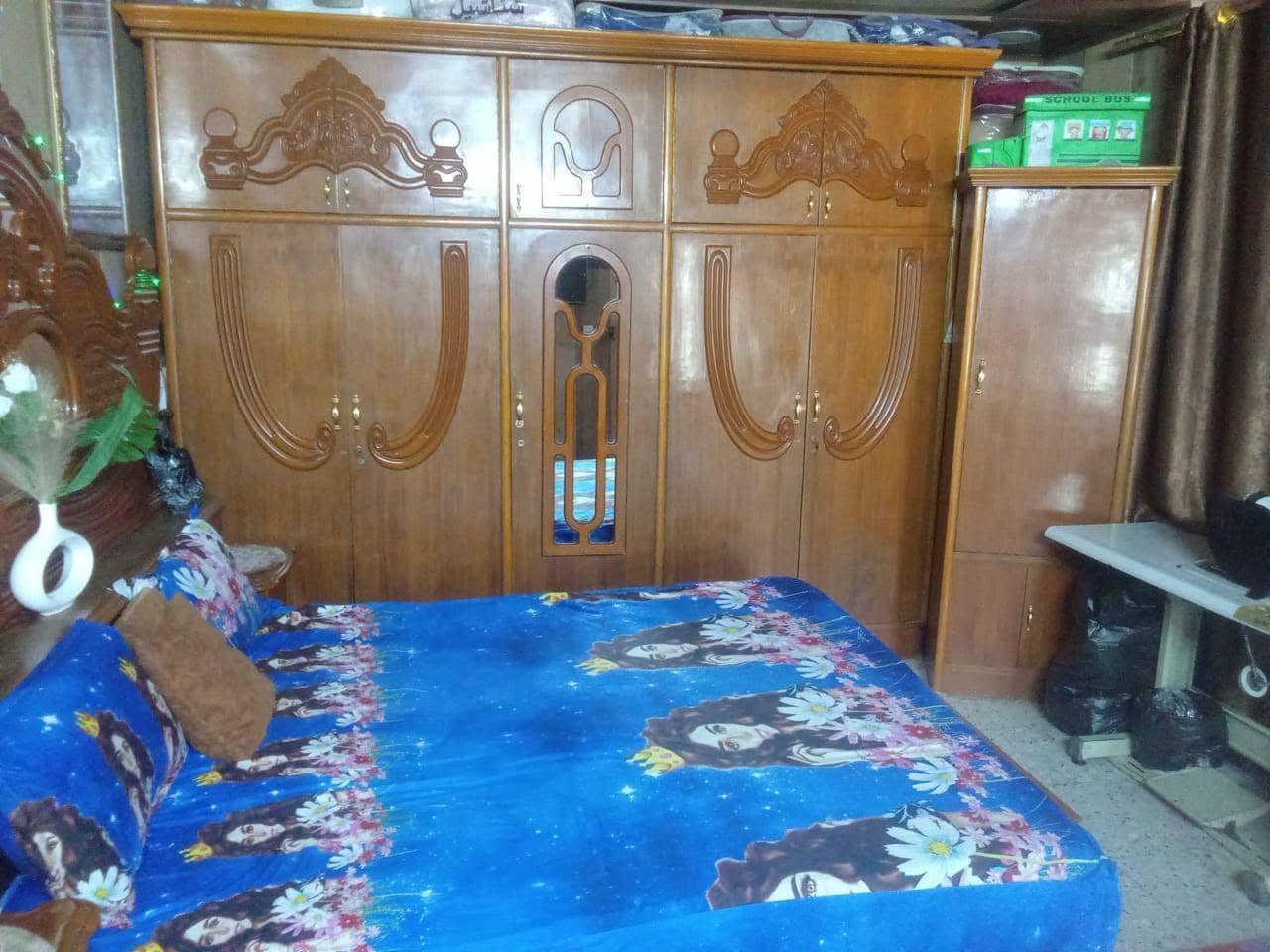 السلام عليكم غرفة للبيع ,500 بيها مجال مدينة الصدر شارع الداخل قطاع 50 خلف جامع العباس ،***********

