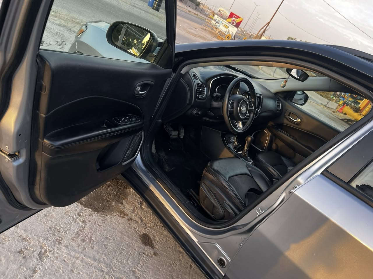 سلام عليكم
جيب كومباس 2018

فئة لاتيود 

توكلر 

سياره جاهزه كير مكينه بحاله جيده 

صورة الحادث مرفقه بالصور 

ماشيه 121 KM

مكان السياره كربلاء 

رقم بغداد سياره حره تحويل ثاني يوم 

السعر 127 بيه مجال قليل
***********
