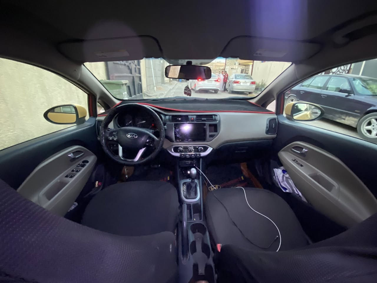 السلام عليكم ورحمة الله وبركاته
كيا ريو موديل2015، واردامريكي ، مكينه ١٦٠٠ GDi 

حادثة فقط دعاميه واكعه بدون ايرباك السياره كلين ليبل واحد 

مواصفات ؛

تحكم ستيرن جهتين 

بلوتوث & UBS

كير اوتو وعادي 

نظام ECO الاقتصادي 

دواخل وكشنات بلادي لونين 

رقم بغداد باسمي شرط التحويل 

كير ومكينه كفالة ، ، تبريد و تدفئه شغال ....

السعر89 بيها مجال 

المكان /بغدادالجديده /حي المعلمين 

الاتصال ***********
