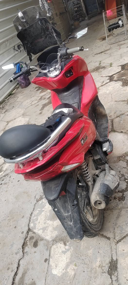 سلام عليكم مليزي دراجه حلوه ومحرك ١٥٠ ناعم محرك مفتوح تجفيت يخبل سعره مليون و٣٠٠ بيه مجال حك جيه ***********
