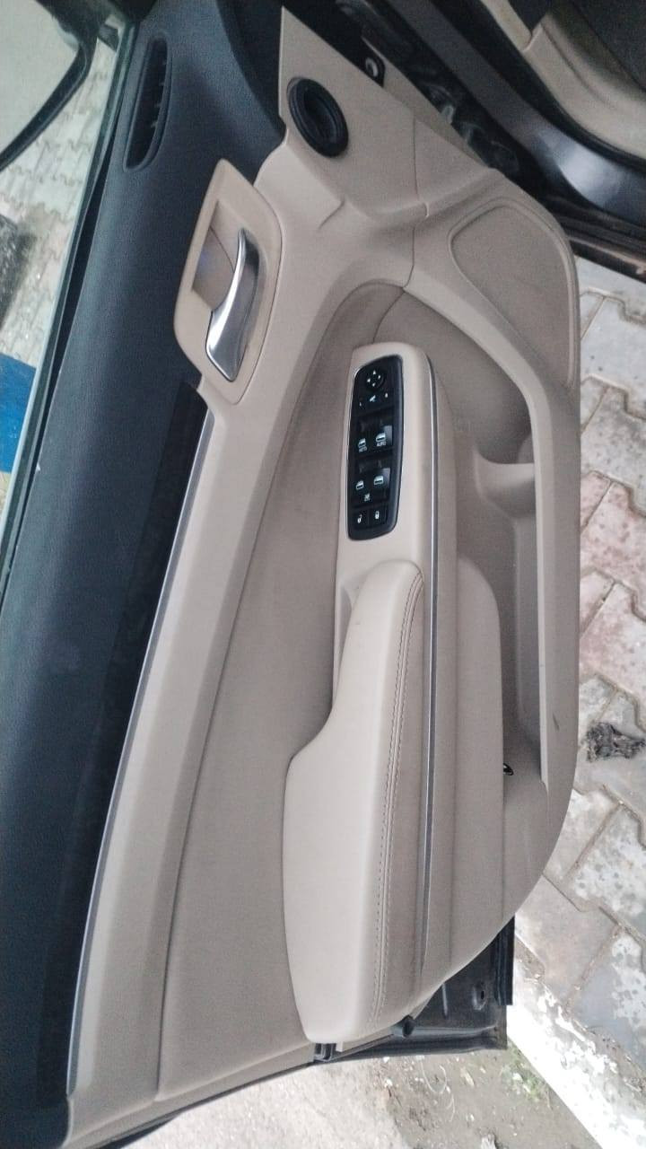 السلام عليكم سيارة للبيع نواع وبمه دوات دوات بيه كصه جنطه تفصيل نتصل على رقم موبايل *********** (السعره ٥٠ورقه وببه مجال
