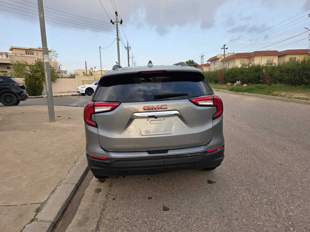 GMC TERRAIN 2024 SLE AWD
جيمسي تيران 2024 SLE AWD 
دبل اكسل 
29000 km 
كشن هيتر 
كشن كهربائي 
اوتوستوب 
محرك كير وكهربائيات بشرط 100%
رادار جانبي 
كامرة خلفية 
3 مود قيادة 
سقف وبنبد صبغ بدون دواخل بشرط 100%
ارباك ستيرن راجع بلادي بشرط
كاتي تترقم شمالي فقط
مكان السيارة اربيل 
***********  واتس اب
