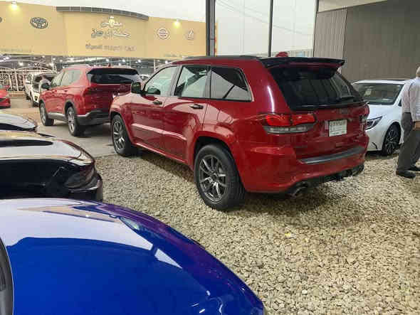 سلام عليكم عندي جيب موديل 17 رقم بغداد باسمي رقم جديد حادث بنيد بس اريد فورت اكسبيشن من 22وفوك كون 7راكب *********** سعر 240 بيها مجال
