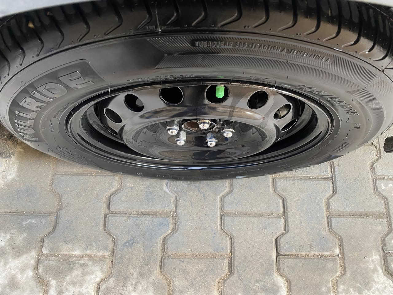 ويل اسود وتخم تاير جديدات قبل اسبوعين شديتهن اثنينهن حجم ١٩٥/٦٥/١٥ مراوس بويل كب للاستفسار علواتساب على هذا الرقم *********** او علخاص
