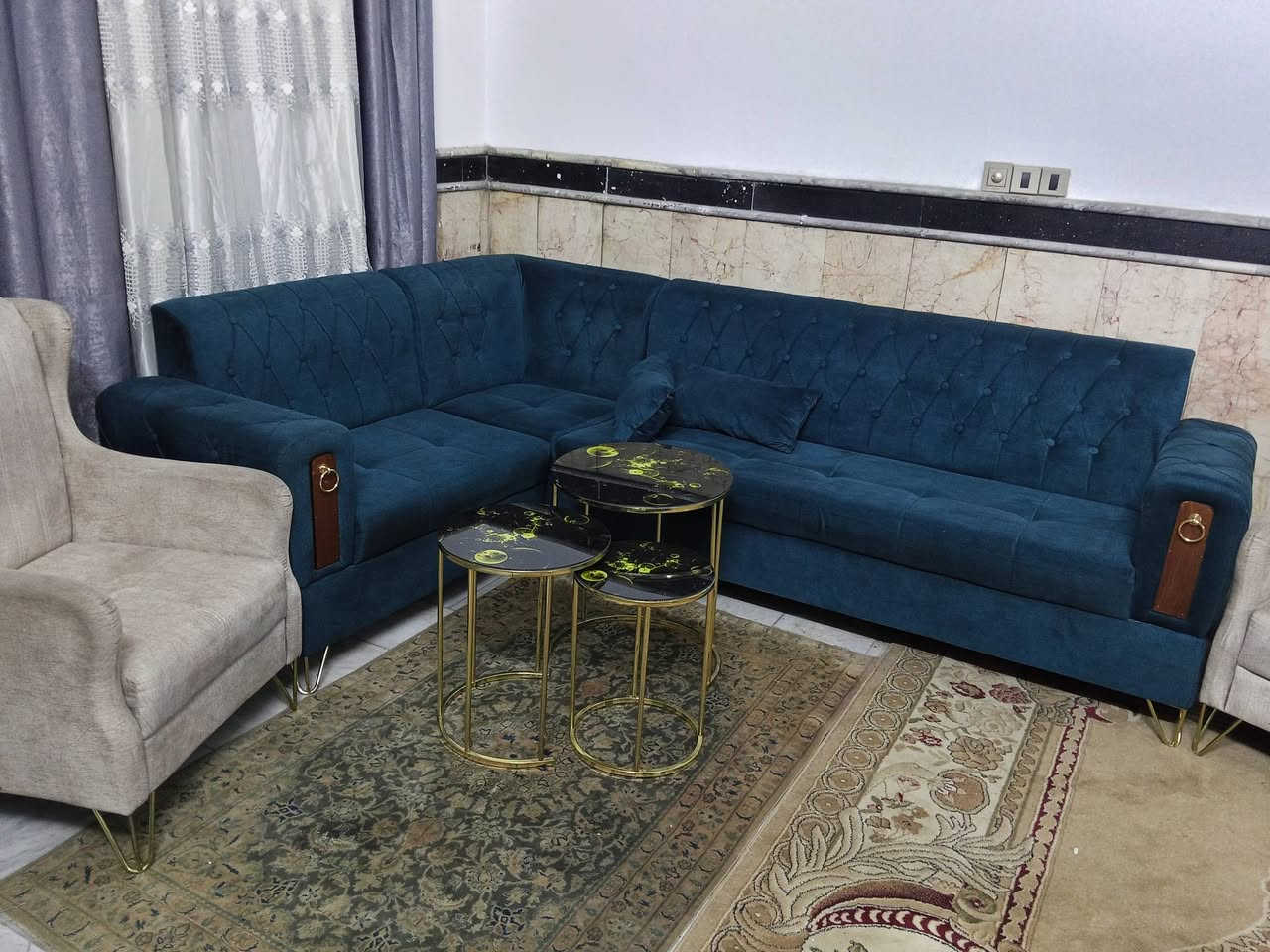 تخامه نضيفه جدا واحد 8 مقاعد ويوان 7مكاني بغداد ***********
