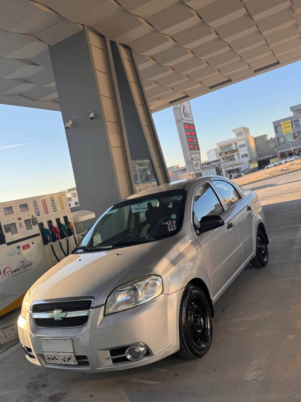 ئەڤیۆ ٢٠١٠ ڕەنگی ڕەساسی گێڕعادی ناوڕەش سێ پارچە بێ ناوگرتن تۆزێک کاڵبوونەوەی هەیە سەنەوی بەسەر نەچووە شەش مانگی ماوە کێڕ و مەکینەی بەشەرت پێشو دوای کەپسە زۆر جوان ماوەتەوە و چوارتایەی لۆکی لە ژێرە 
ژ.م.  کاک پەیوەند ***********
نرخی:٦١ و مەجالێکی کەم السليمانية, العراق
