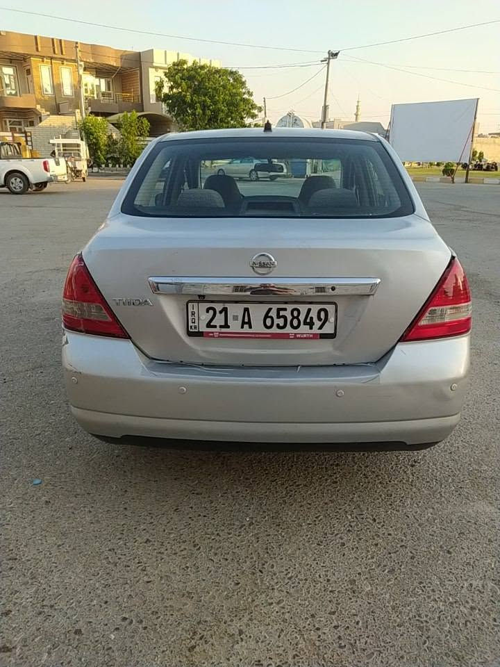 نیسان تیدا ٢٠٠٩
ڕەقەم سلێمانی 
ڕەنگ: ڕەساسی 
گێڕئۆتۆماتیک چوار جام کارەبا
سیستەمی سارد و گەرم: بەشەرت و بێ کێشە
کەمێک ساردوشوختی پێوەیە
تەنها بەنزینی تێ بکەو لێخورە.
***********کفری كيفري, ديالى
