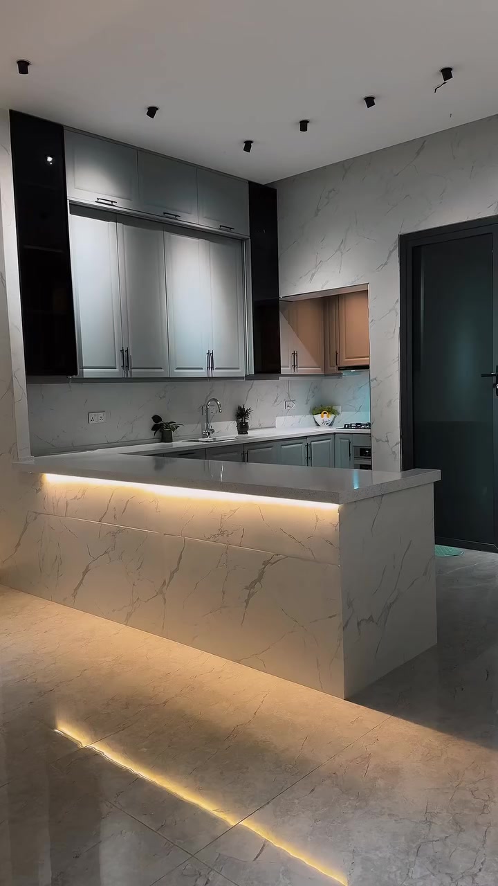 أولًا صلّوا على محمد وآل محمد
اليوم حبيت أذكر كلمة حق، لأن الحق إذا ما ينحچى يضيع
اشتغلنا هذا الكاونتر عند شاب اسمه آدم
والشهادة لله شغل يشرف ويستاهل الذكر
دقة بالمواعيد واحترام لوقت الزبون
وترتيب ولمسة شغل تدل على ذوق وخبرة
وأسعار مناسبة وشغل مودرن وحديث
تحسه نفس مستوى شغل بغداد
وهذا الكلام مو إعلان ولا دعاية
بس من باب الإنصاف
أكو ناس تشتغل بضمير وتقدم شغل راقي
لكن يمكن ما ماخذين حقهم بالتقدير والإنصاف.  وهذا رقمهم للتواصل معهم
آدم كريم بلبول
***********
