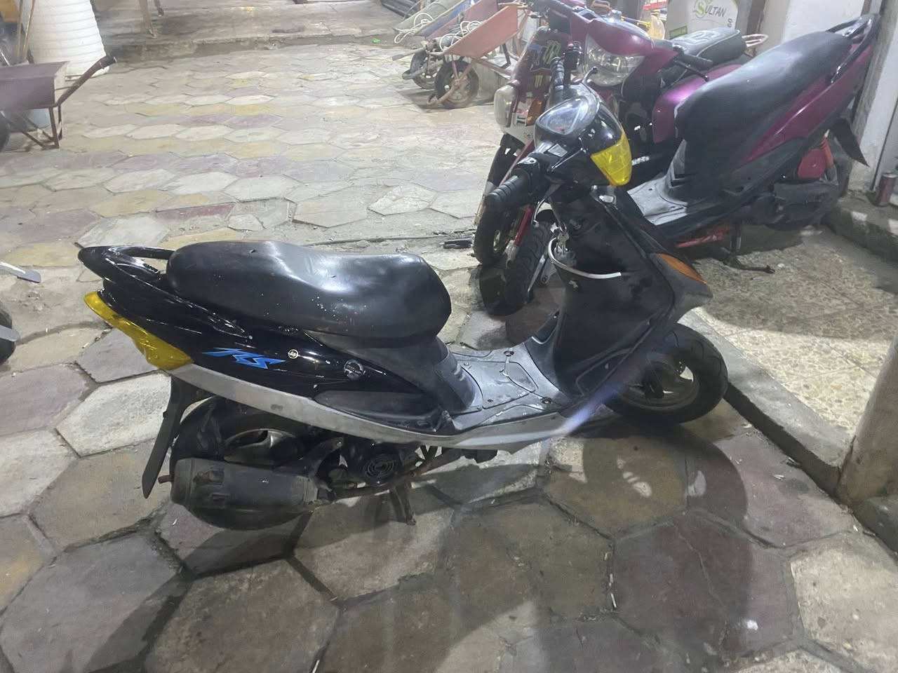 ماكس عدله مختمه ما مفتوحه نواقص بس تبدل ستيرن الدراجه سعرهَ ٧٥٠ وبيه مجال


**إذا كنت صاحب هذا الإعلان وتريد حذفه لأي سبب، رجاءا أرسل رسالة إلى الدعم الفني**