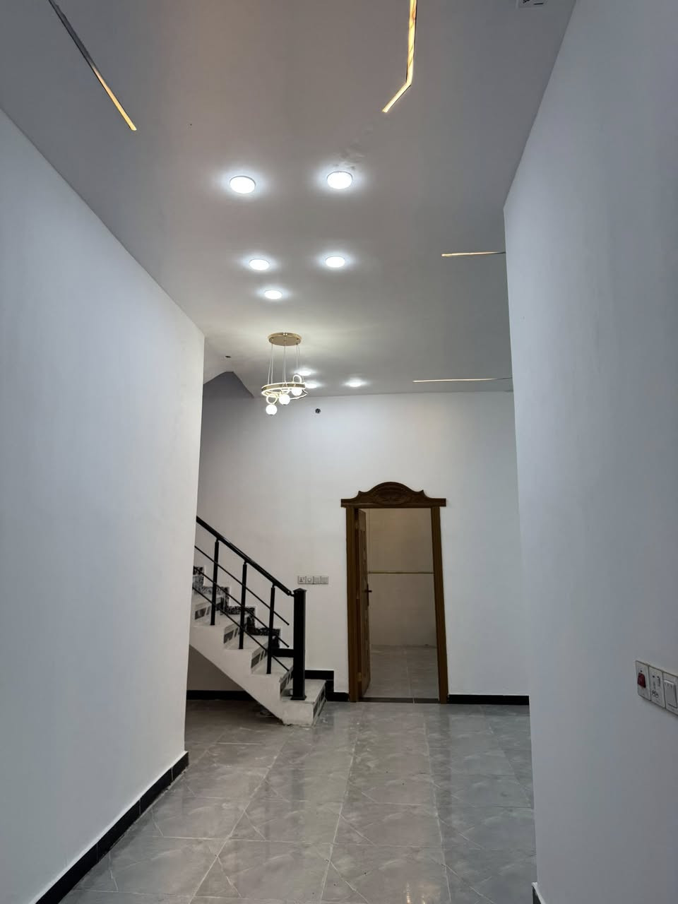 دار سكن حديث. البصرة أبي الخصيب محليه.  قرب مدينه الأندلس. 

المساحه 250م
3 غرف منام
نوع العقار طابو زراعي ملك صرف.  

السعر 130 قابل. للتفاوض.

***********
