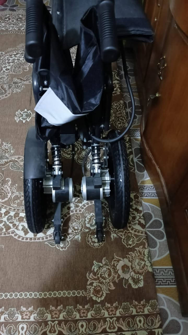 السلام عليكم كرسي متحرك للبيع السعر 450 الف جديد غير مستعمل مع كارتون للاتصال ***********
