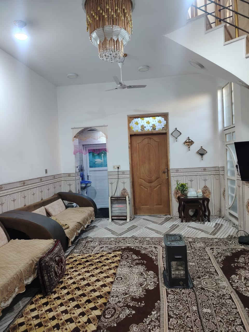 بيت ١٢٠ متر شارع ١٢ حي ميسان طابقين صب كونكريت بناء جناي
يحتوي على غرف عدد ٤ وصالات عدد ٢ وصحيات عدد ٣ ومطبخ واستقبال كما موضح بالصور

للاستفسار الاتصال ع رقم ***********
