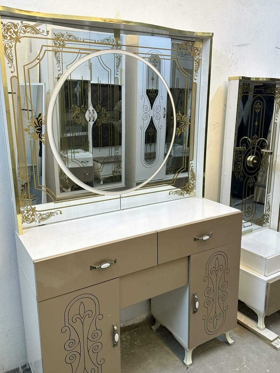 ✨ غرفة تركي 🇹🇷 اصلي صبغ حراري8 قطع 
 نظام أبواب  موديل حديث 
سرير مخزن عملي
 ضهر بلوك
 قماش وتر بروف أصلي
✨ نظافة 95/💯
السعر  / مليون و150
شد ونقل مجاني داخل بغداد
 توصيل للمحافظات بأسعار رمزية


**إذا كنت صاحب هذا الإعلان وتريد حذفه لأي سبب، رجاءا أرسل رسالة إلى الدعم الفني**