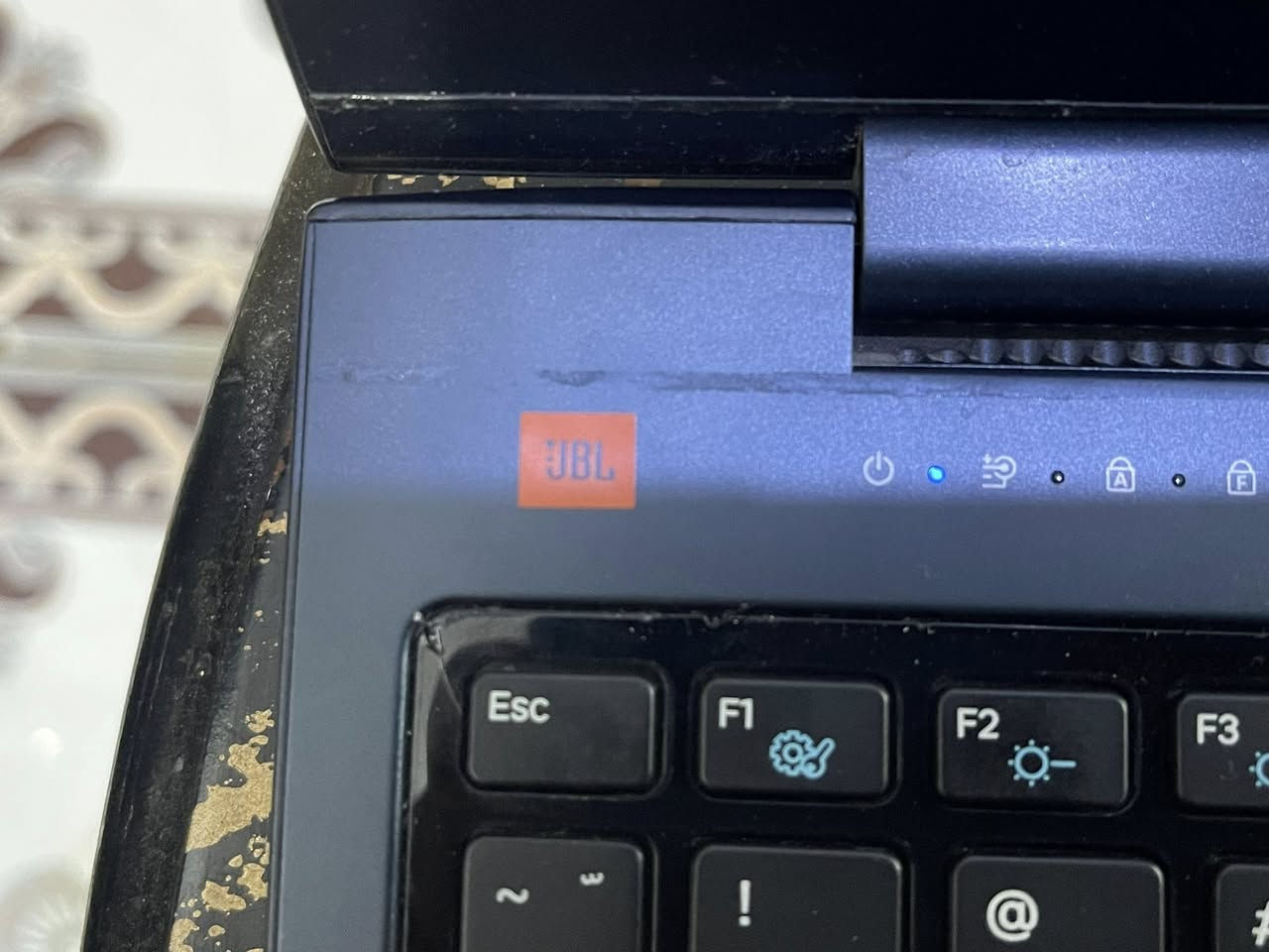 لابتوب Samsung Series 7 Chronos 670Z5E
المعالج: Intel Core i5-3230M (تردد يصل لـ 3.2GHz)
الذاكرة: 8GB RAM لأداء جيد ومستقر
الهارد: 1TB مساحة تخزين واسعة
الشاشة: 15.6 بوصة بدقة Full HD ضد الانعكاس
كرت الشاشة: منفصل AMD Radeon 2GB للألعاب والتصاميم الخفيفة
الصوت: سماعات JBL الأصلية بنظام ستيريو
المميزات: كيبورد مضيئ، هيكل ألمنيوم، تصميم نحيف
المنافذ: USB 3.0، HDMI، مدخل LAN

كيبورد يحتاج تبديل 

السعر 100 الف
بغداد


**إذا كنت صاحب هذا الإعلان وتريد حذفه لأي سبب، رجاءا أرسل رسالة إلى الدعم الفني**