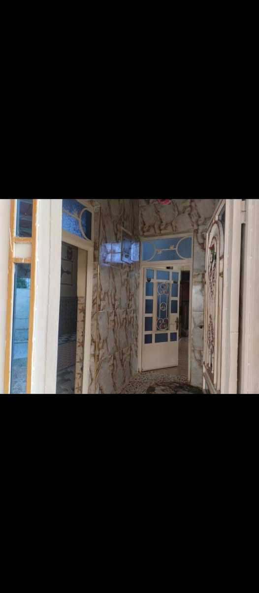 السلام عليكم بيت للبيع المجر الكبير حي الروضة المساحة اكثر من 200وبيه محل مقابيل المدارس الصينيه للاستفسار اتصل على هذا الرقم ***********
