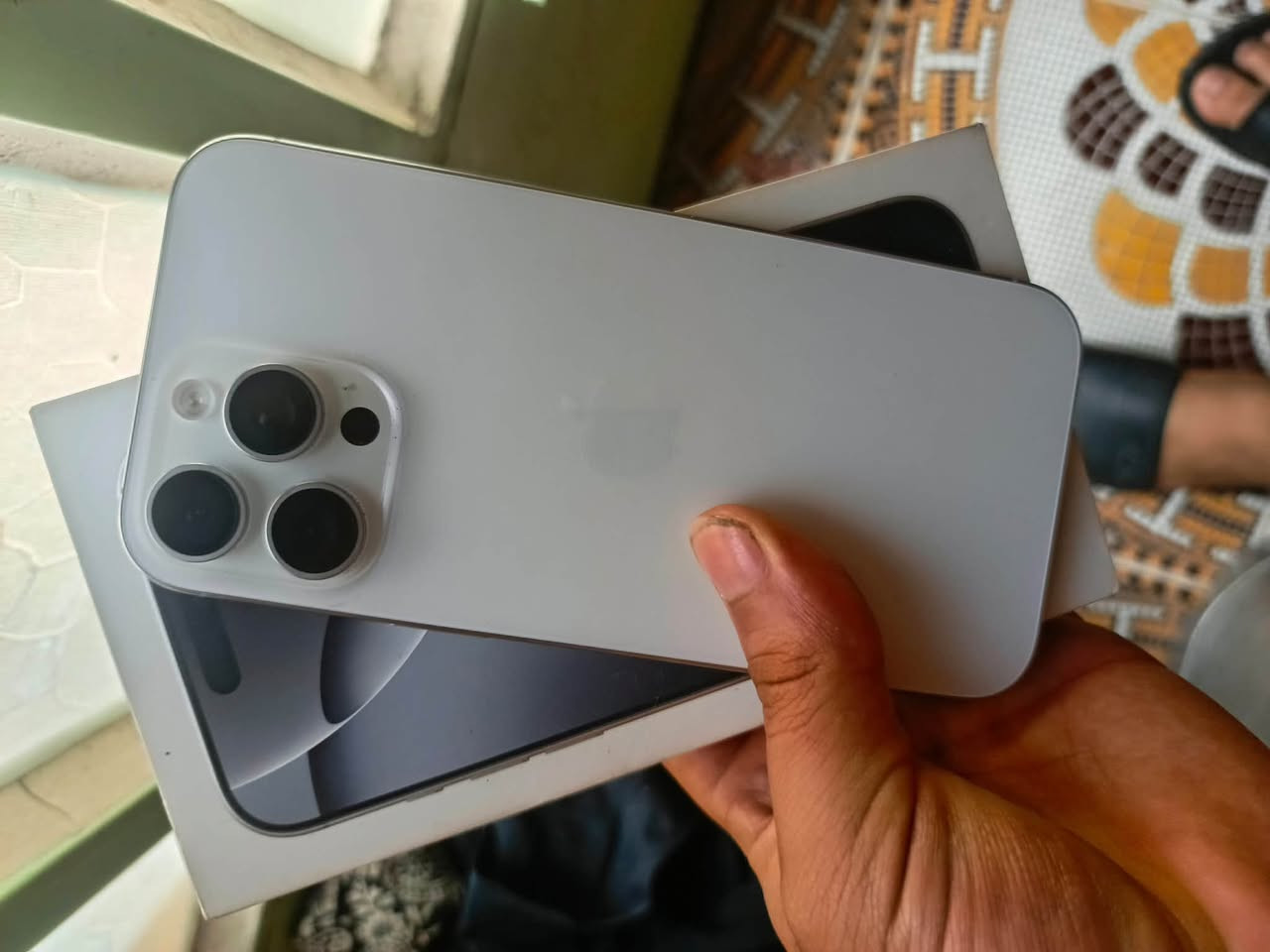 نوع الجهاز: آيفون 16 برو ماكس (iPhone 16 Pro Max)
سعة التخزين: 512 جيجابايت
 حالة البطارية: 100%
 الملحقات: مع الكارتون الأصلي
 حالة الجهاز: استخدام قليل جداً، نظيف وخالي من أي عيوب.
 السعر: 1,550,000 دينار (مليون وخمسمية وخمسين)
 الموقع: بغداد - سبع البور
 رقم التواصل: ⁠***********
