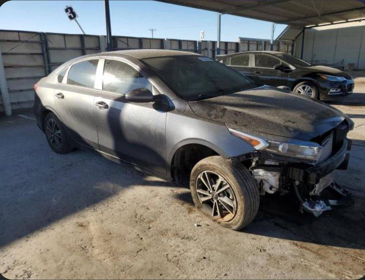 السلام عليكم فورتي 2023 رقم بغداد صور حادثها موجوده بالمنشور طلع بيها كلير بالباب الخلف السايق والجاملغ *********** مكاني بغداد البلديات( 155)  سعر المطلوب وبيها مجال
