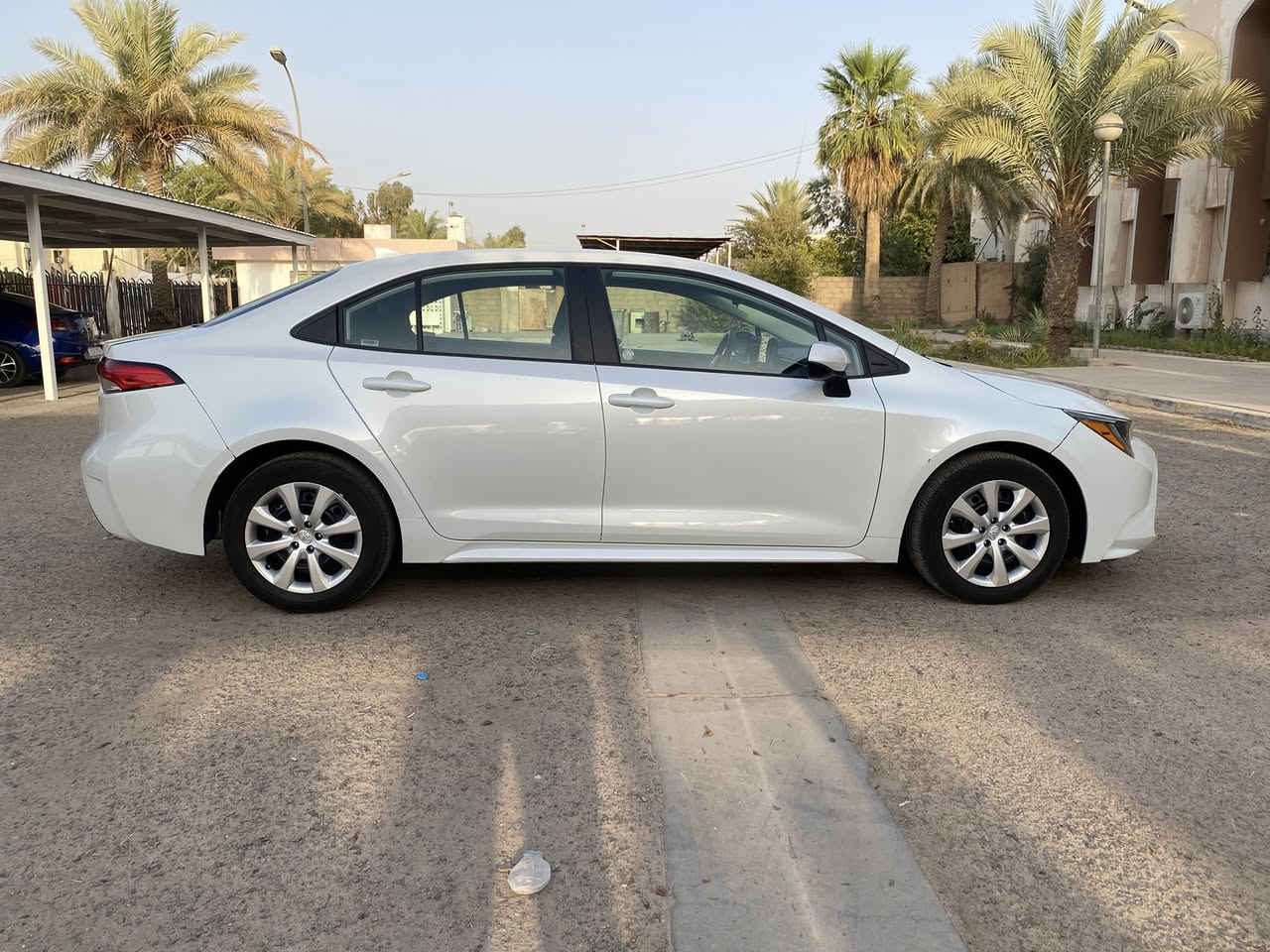 كورلا 2024 LE ياباني اصلي وارد امريكي 
بنزين فقط لون ابيض صدفي لون مميز  ضرر بارد فقط  
بدون تبديل بدون صبغ فقط بارد بالبنيد بدون دواخل لغد شاصي كله بلادي على وضع الشركه يعني كلين تايتل فقط بارد بدون ايرباك جميع الايرباكات سليمه 
فقط هذا الضرر باقي السياره مگفوله من الصبغ والتبديل محرك گير كله بلادي ماشيه 12 يعني زيرو (( شرط الفحص  وين يعجبك افحص))
بدون رقم تترقم جميع المحافظات

المواصفات 
 محرك 2000
رادار امامي !!️
تحديد مسار + سياقه ذاتيه 
مانع تصادم  توقف ذاتي 
عند الاقتراب 
لدات اماميهLED 
لايت زينون بلادي عالي ناصي 
شاشه كبيره تدعم =
‏Android Auto/car play 

خرائط GBS 
كاميرا خلفيه 
تبريد لمس بيانو 
نظام  eco
هند بريك بصمه كهرباء 

اوتو هولد 
مانع انزلاق 
فول تحكمات ستيرن 
كروز مثبت سرعه 
شاشه ضبط واعطال بل دشبول 
منافذ 12V/ USB 

حساسات اطارات 
4 دسك \ Abs
كتالوكات شركه اغراض كامله 
السعر 165$ للاستفسار اكثر اتصل 
***********
