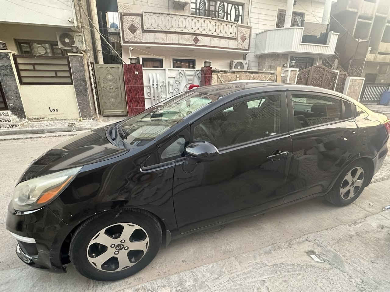 كيا ريو موديل 2017
امريكي gdi 1600

مرشوشة صفحة السايق 

بدون دواخل والشاصي سليم 

صورة الحادث موضحة 

موجود السونر مالتهة 

السيارة نظيفة 

تبريد شغال 

مكينه كير خير من 

صدرهة مابي شي

داخل نظيف 

مواصفات عاديه 

ماشيه 99الف ميل 

السعر 87$ وبيهة مجال

العنوان بغداد المنصور 

***********
