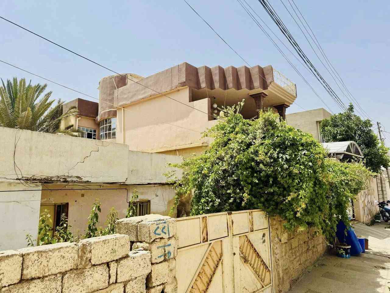 السلام وعليكم ورحمة الله وبركاته
بيت للبيع قضاء الحويجة 
حي النصر مقابيل طارق بن زياد 
300متر..مرتب فول 
السعر  يم صاحب البيت اتصل وتدلل 
رقم صاحب البيت 
***********
