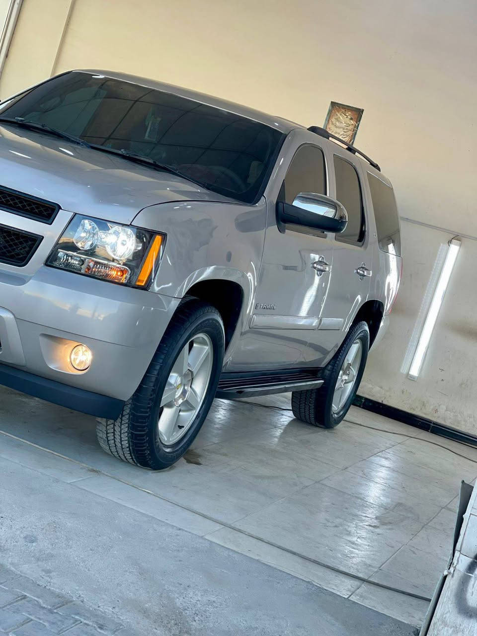 ياالله .تاهو موديل 2008 ..ادوات ..ادوات ..دخول جديد ..سياره جديده وجاهزه من كلشي .مابيها نقص اي شي .كير محرك بلكارتون ..كفاله ..من الكص .. والضربه .. والسرقه .. والعشائر ..حداديه 100/100 ..مكان بصره السعر 85 بيها مجال بسيط حك الجيه ..*********** بيع فقط بدون مراوس
