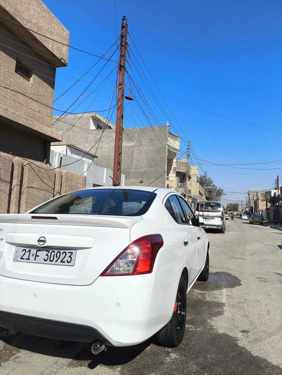 ا
السلام عليكم 
سني هندي 2020 كفاله من صبغ بيها بارد قليل مكان واحد فول مواصفات جام كهرباء قطعتين تبريد كامره حساسات شاشه كاملة للأخير بليته زركة 
ماشيه 67الف 
تخم تاير جديد صدر جديد تبريد تدفئة زنون بلوجكتر زنون  لايت يعمي 
باسمي سنويه لل30  تحويل وكاله عادي مكانها بغداد الدوره ***********
113وبيها مجال قليل
