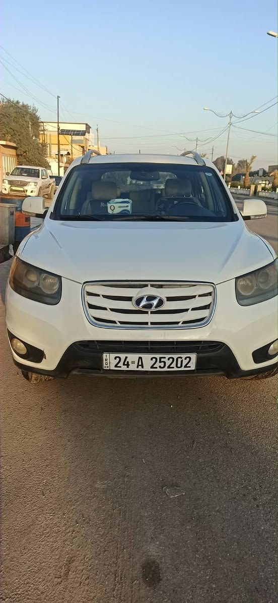 السلام عليكم سنتافي للبيع خليجي 2011 محرك 4 سلندر مكفولة من الصبغ والضربة بيها بارد بسيط محرك مبدل بيه بس كازكيت كيرشرط والمحرك شرط لاصرف ولانفخ ولا رخاوة رقم دهوك دولي بأسمي ماشية 146000 كم حقيقي تبريد تدفئة شغالة 7 راكب بصمة تشغيل وبصمة ابواب وسلايت وكشن كهربائي وتحكمات استيرن بيع بدون مراوس مكان السيارة موصل الأيسر للاستفسار موبايل ***********  /  ***********
