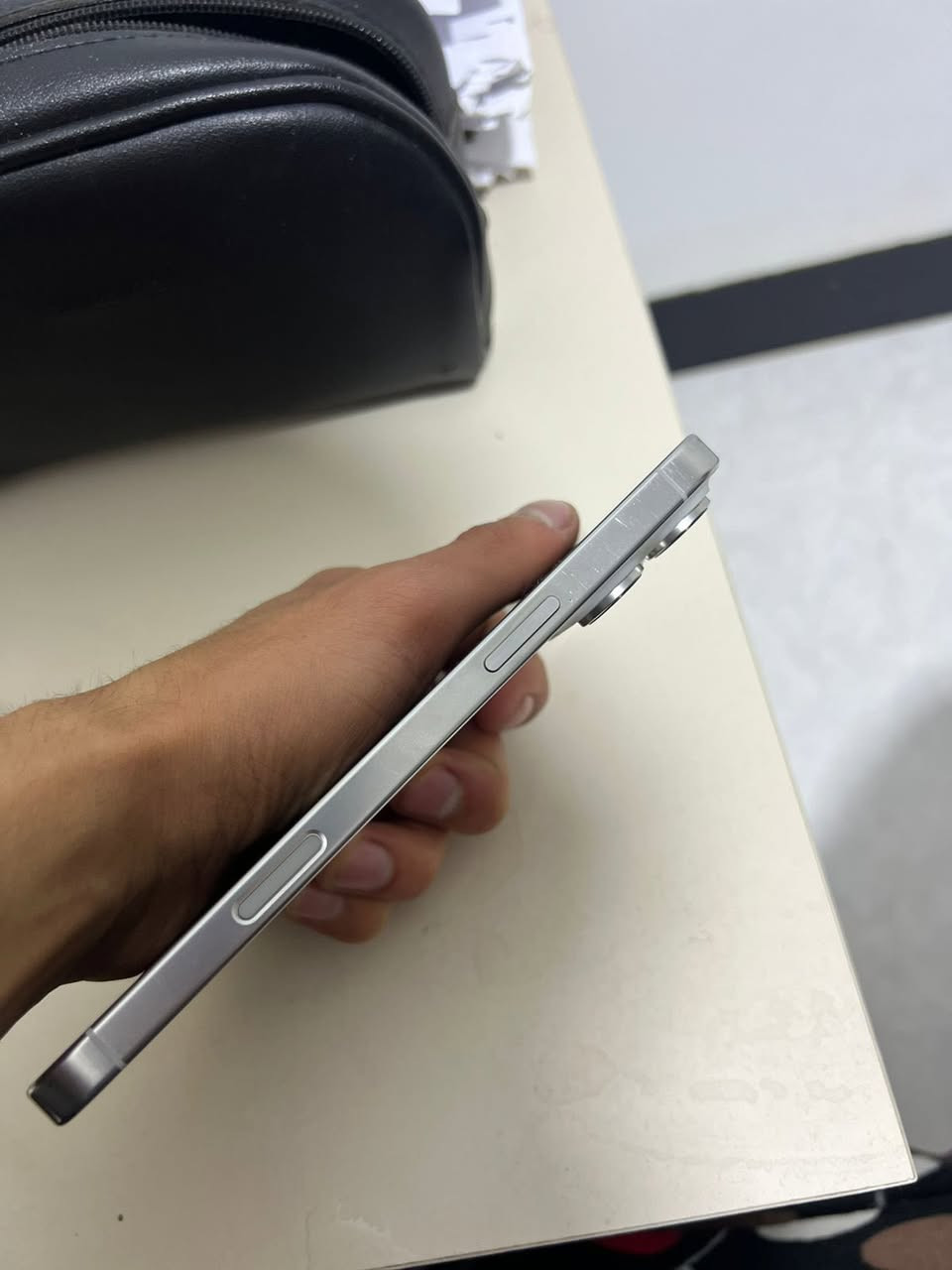 سلام عليكم
16برو ماس 
ذاكره 256
بطارية 91
لون ابيض 
العنوان بغداد بلديات 
*********** 
سعر 1350وبي مجال 🤍
