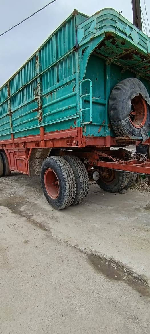 للبيع مقطوره حداديه طول ٧ونص رتفاع 185 دناكير لقوه   صينيه 110  تواير الگدام طخم جديد 24  الوره نص عمر؟+سبير  جاهزه  مكان موصل الاتصال على الرقم ***********
