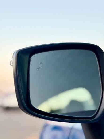 نيسان فيرسا 2021 للبيع 
مواصفات SV
شاشه 
كامره خلفيه دواره
حساسات خلفيه 
رادار جانبي بالمرايا 
رادارات امامي (تنبيه خروج مسار) 
تحكم ستيرن كامل
بصمه 
اشاير مري
وباقي المواصفات الاعتياديه 
ماشيه 61 الف ميل 
الحادث جاملغ وبنيد ايرباك ستيرن طاك فقط
والباب الخلفي جهه السايق مرشوش كلير
السعر 103 وبي مجال 
للأستفسار 
***********
