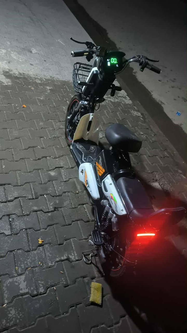 سلام عليكم باسكل شحن للبيع السعر 300 وبي مجال مكاني نجف حي ميسان اتصال *********** الشراي بي خير ويدلل
