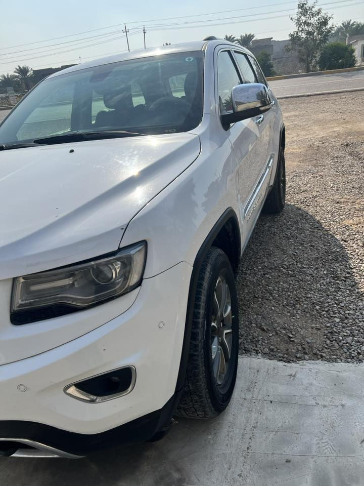 جيب  خليجي  2014 لمتد 4x4 فول موصفات 1/1  بيه صبغ شبر تقريبا مع بار نفس الجملغ والباب بي بارد وبعض التكحيلات يعني ملاحضات بسيطه
مرواس حسب القناعه

حجم المحرك : 6سلندر 3600  
ماوس وضعيات قياده الفور ويل 
* بانوراما
*غرفه السياره عسلي جلد 
*اناره ترحيب 
*حساس مطر 
بصمه دخول ذكي
*صندوق كهربائي 
*شاشه كبيرة 
*كامره دواره 
*كشنات الاماميه كهربائي 
*خزن وضع المقاعد والستيرن 
*ويل حجم  20
هوك امامي خلفي
*شفتات ستيرن 
* حساسات خلفية وامامية 
*دبل كزوز 
* مرايا متحركه عند الرجوع للخلف  
*مري شفط
*ستيرن كهربائي متحرك  
* كشنات تدفئة امامي وخلفي 
* كشنات امامي تبريد 
* ستيرن تدفئة   
* لد امامي ~لايت زينون بلادي   
*سيدي 
*دمام خلفي 
*ايكو 
*زراك لايت
*تبريد قطعتين 
* سستم صوت ٩ سماعات دمام خلفي 
* اشارات مرايا 
*كير طيارة 8 نمر 
* تحكمات ستيرن 
* تدفئة مرايا جانبيه 
رقم بغداد
السياره جديده
مكان السياره ديالئ
 
***********
