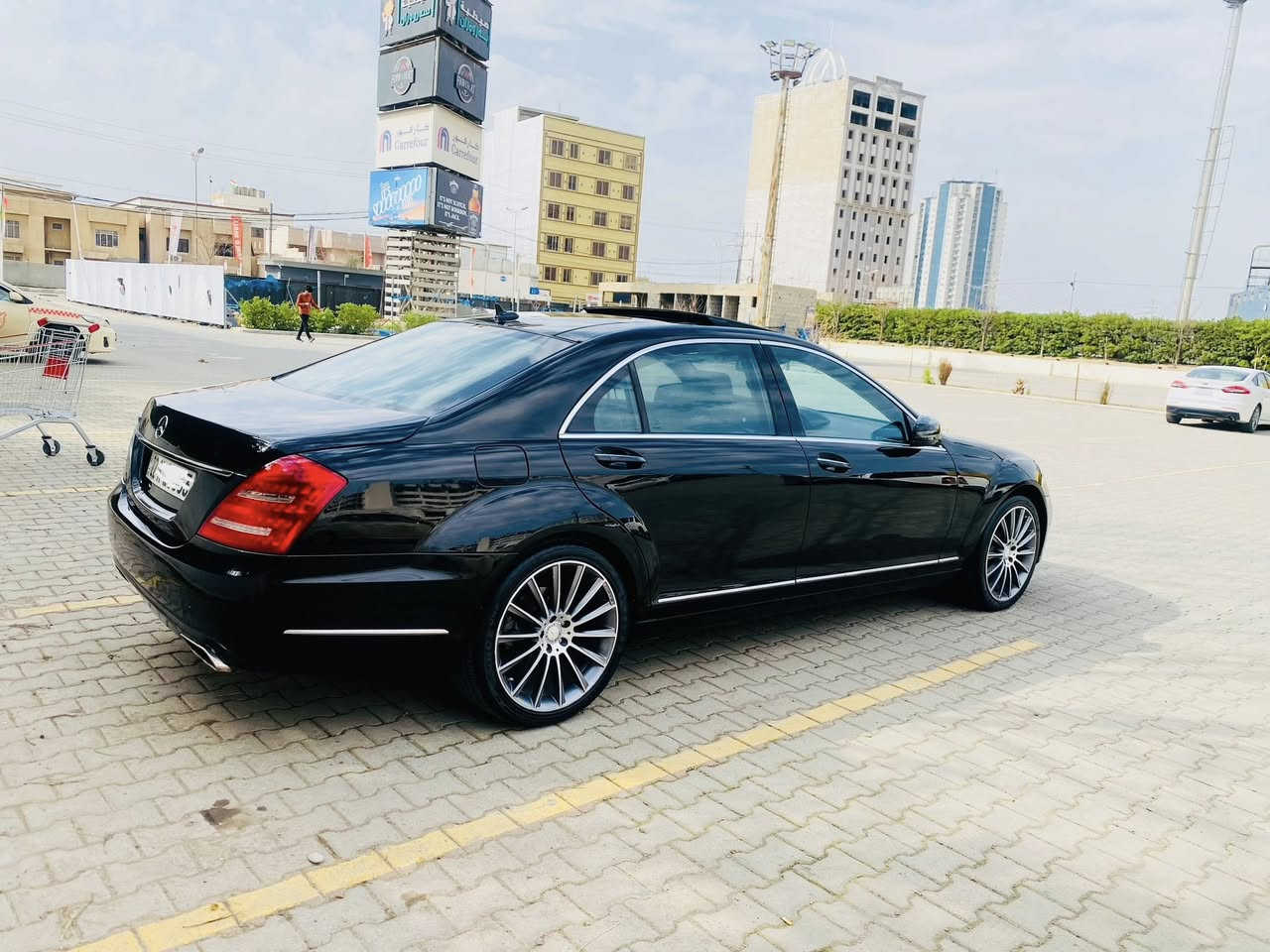 S Class   S350
سعر 26000 $
موبايل  ***********

مارسيدس موديل 2013 مكفول فول مواصفات باب خلفي لارج بانوراما داخلي بيجي كشنات جلد أربحة كشنات أمامي وخلفي كهربائي أربحة باب والصندوق الشفط والكهرباء بها كامره وحساسات أمامي وخلفي  ماشي 150000كم السيارة جديد دعامي للدعامي بشرط مابه اي النقص رقم والفحص والهزه والسنوية جديد حتئ 2031 السنوية بأسمي سعر 260 موجود بأربيل
