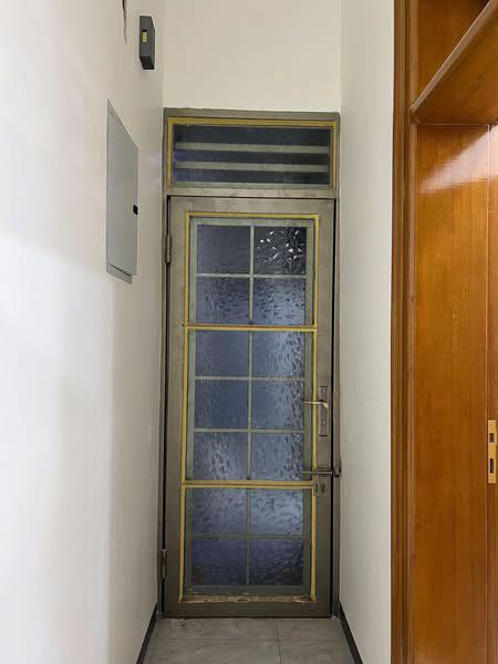 بيت للبيع المساحة 100 متر واجهة 5 ونص ونزال 18 متر 
الموقع الكوفة السهيلية مقابل المستشفى العراقي اول بيت عن الشارع العام 
بناء درجة اولى صب اساس وسقف جسور مو حصيرة 
ارضية بورسلين هندي درجة اولى شركة ايتاكا 
بيبان حديد تعويج 
الخشب صاج درجة اولى 
غرفة ومطبخ وصالة واستقبال وصحيات داخلية وخارجية 
الطابق الثاني غرفة وبيتونه 
للأستفسار  ‭0780 526 0856‬
