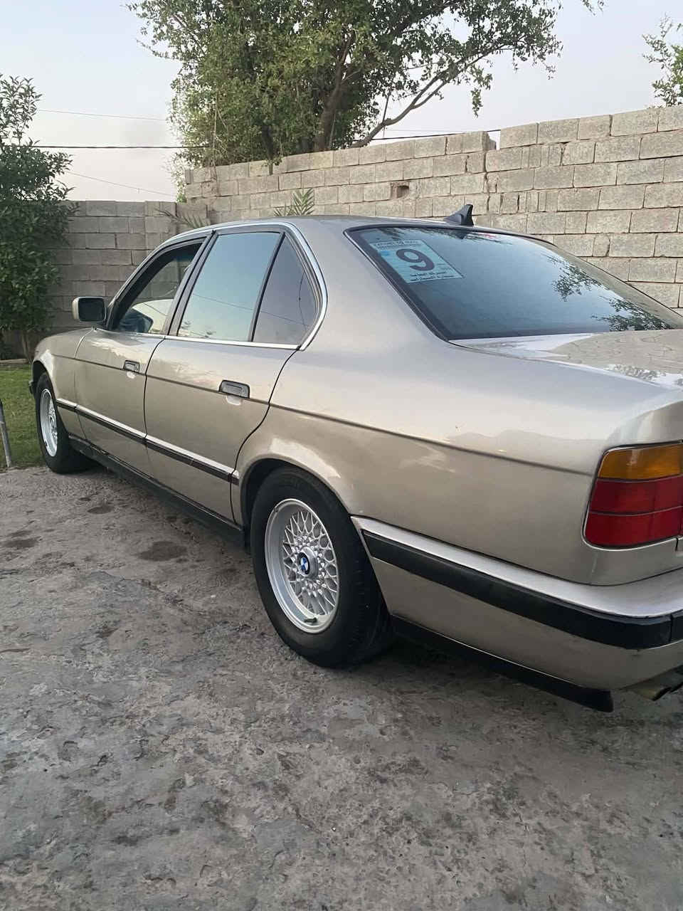 للبيع بي ام ٥٢٥
موديل ١٩٩٠ رقم انبار سنويه لحد ٢٠٢٩ تحويل مباشر
محرك جديد
كير اوتو جديد 
صدر جديد نافضه نفض
جام كهرباء 
تخم ويل كب خليه
كهربائيات كلها شغاله وعلى وضع شركه
تبريد ثلج 
لايت زنون 
صبغ جماليه فقط 
لغود وشواصي وقماره كفاله 
مابيهه اي ضربه 
داخلها جديد 
ترايك وين متريد 
السعر ٣٩ مكاني الرمادي
‏‪***********
