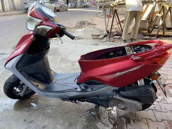 سلام عليكم درجه بغبغاء السرعه ١٤٠ الدرجه مكفوله كفاله عامه  مكينه ما مفتوحه كهربائيه كله شغله  تزوج تيرات جدد   كفرات ختم واحد ويه المكينه مكاني بغداد الصالحيه  الشراي يتصال عله هاذه الرقم ***********  او
