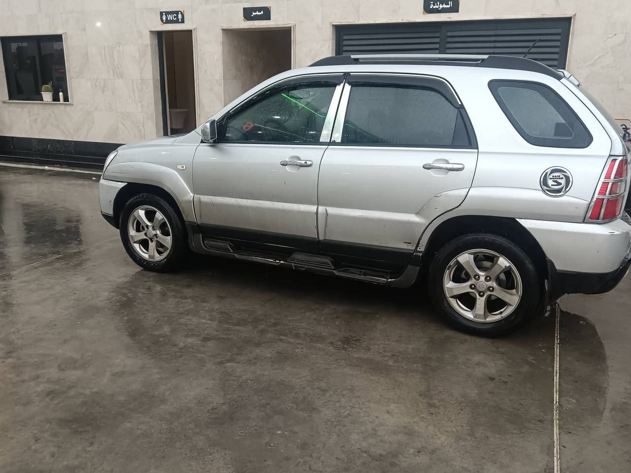 السلام عليكم ورحمة الله وبركاته للبيع سيارة نوع كيا سبورتج ٢٠٠٩ خليجي محرك ٢٠٠٠ فول مواصفات فتحة تدفئة بلكشنات كشنات جلد مسجل سيدي شاشة قلاب الأصلية دمام اصلي أسفل الكشنات تحكم ستيرن جهتين داخل جديد جدا مرايات شفط صدر امامي وخلفي تايرات جديد كير محرك لوك شرط الفحص السيارة مكفولة من صبغ رقم بغداد انكليزي الجديد سنوية جديدة رايدهة ١٢٠ وبيهة مجال بسيط للطيبين ***********. سيف
