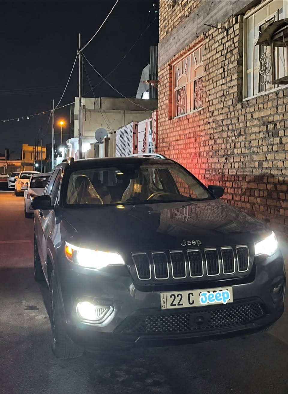 للبيع  - Jeep Cherokee بزون امريكي
2021 
محرك 3.2 L 
6v سلندر
Latitude Lux
لون : نيلي 
الرقم : اربيل جديد
الحادث : 
جاملخ سايق امامي وربع بنيد بأمريكا
جاملخ الصدر انشخط وانصبغ بالعراق
المواصفات : 
مواصفات فول عدى الفتحة 
تحكمات ستيرن 
تحكمات كشن كهرباء سايق وصدر 
تدفئة ستيرن
تدفئة كشن سايق - صدر 
تبريد امامي وخلفي
تبريد 8 درجات
4 وضعيات قياده ( اوتو ، سبورت ، رمال ، جليد ) 
4x4 دفع رباعي 
كير 9 نمر
صندوك كهرباء 
بصمه تشغيل عن بعد 
لايتات زنون امامي بلادي 
اناره LED نهاري - ليلي 
رادار امامي مانع تصادم
رادار خلفي اوتو ستوب وكامره خلفيه
رادار جوانب بالمري 
هيتر مانع ضباب مري وامام وخلف
دواخل لون واحد اسود 
محرك - كير مكفول 
سيارة مرتبه وماعايزه شي ابد 

السعر : 15,500$
مكانها النجف.

***********
***********
