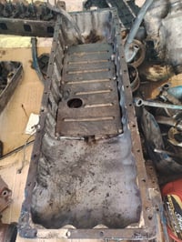 غراض محرك سكانيا ١١١ للبيع  كيس دهن +اويل بم +دكشن + واتر بم ومروحه ال...