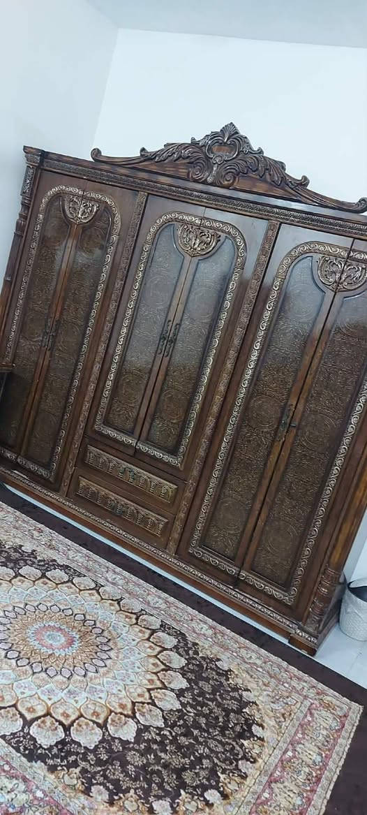 السلام عليكم غرفة اخشاب نظافتها حلوها مستعجل عله بيعتها للتواصل ***********
***********
